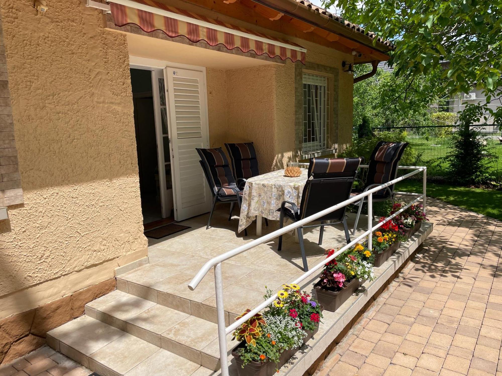 Szemes Villa Balatonszárszó Екстериор снимка